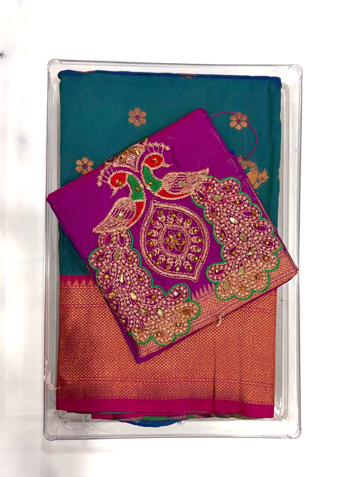 Kalanjali Paithani – Contrast